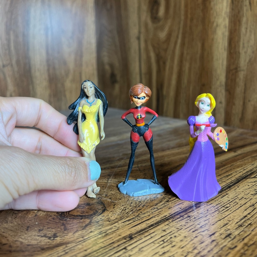 Mrs Incredible Rapunzel Pocahontas Figurine Bundle